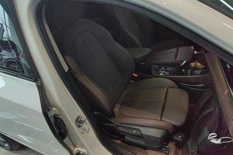 Used BMW X2 2023 sDrive25i M Sport Night Edition Right Front Seat