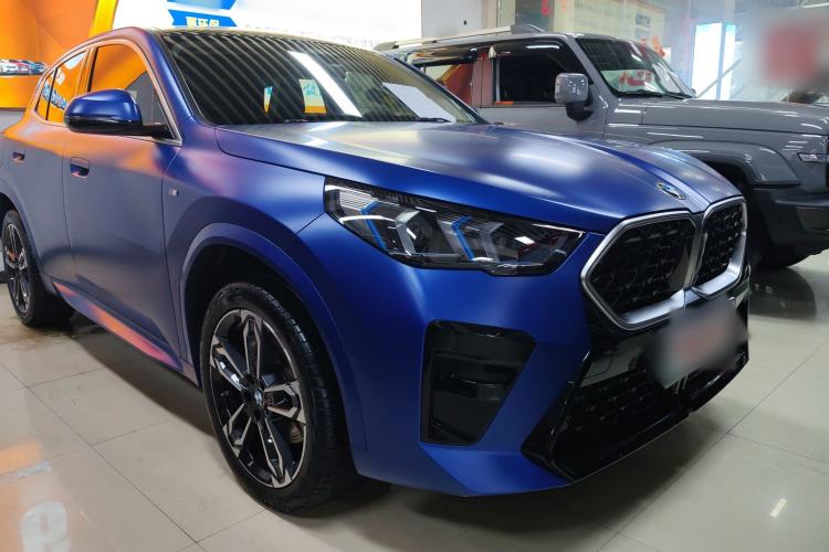Used BMW X2 2024 sDrive25i M Sport Package Front Right 45 Deg