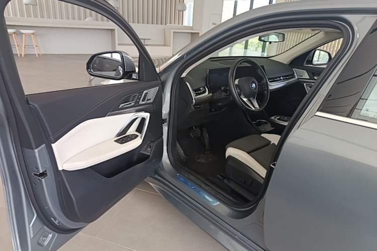 Used BMW X2 2024 sDrive25i M Sport Package Driver Seat
