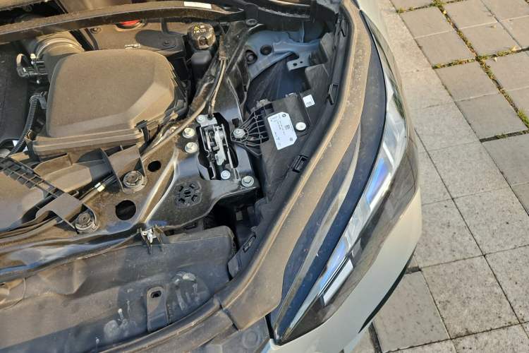 Used BMW X2 2024 sDrive25i M Sport Package Engine Bay Left