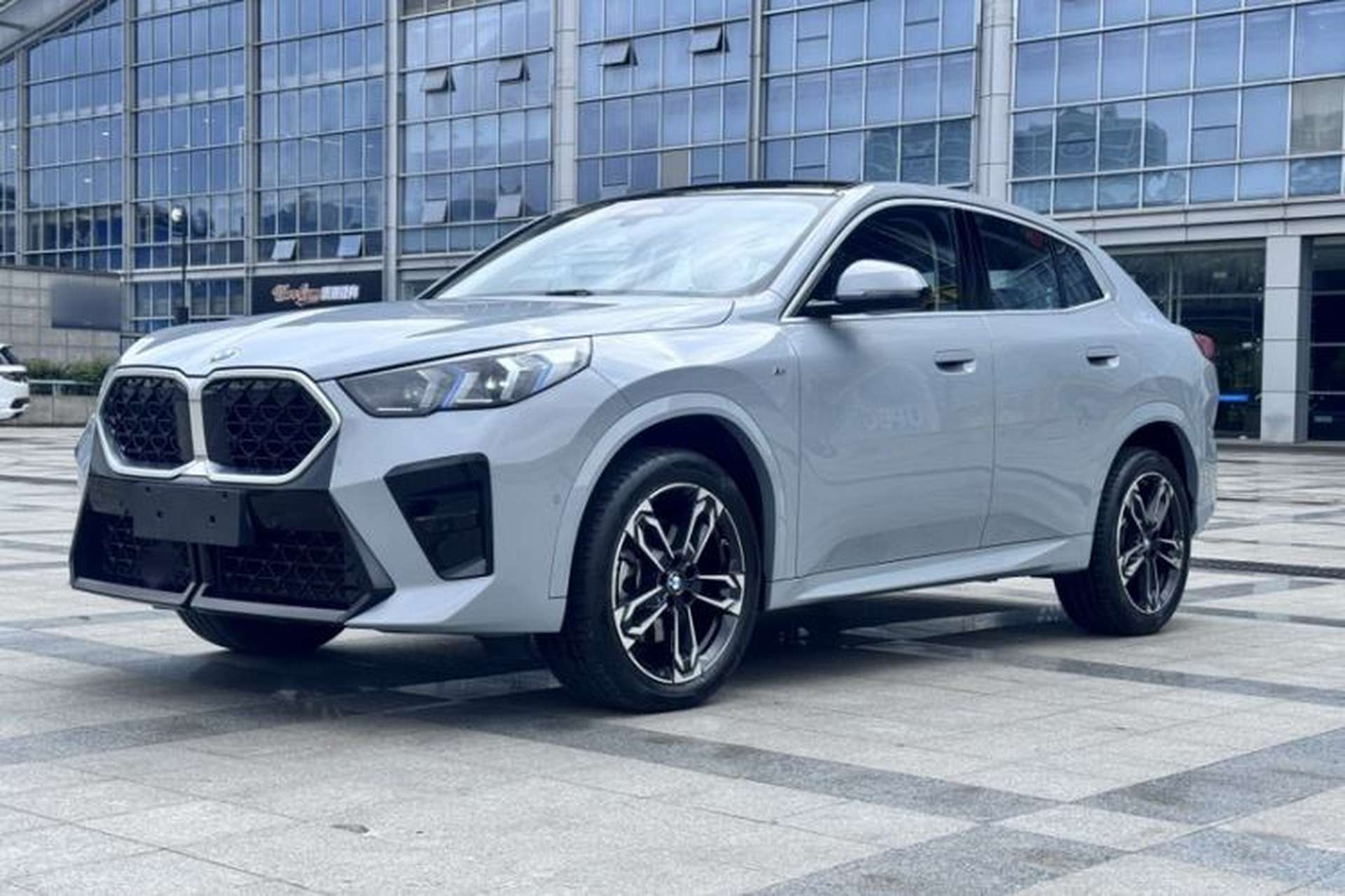 Used BMW X2 2024 sDrive25i M Sport Package Front Left 45 Deg