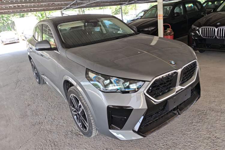 Used BMW X2 2024 sDrive25i M Sport Package Front Right 45 Deg