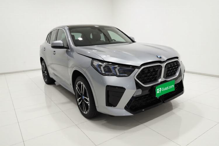 Used BMW X2 2024 sDrive25i M Sport Package Front Right 45 Deg