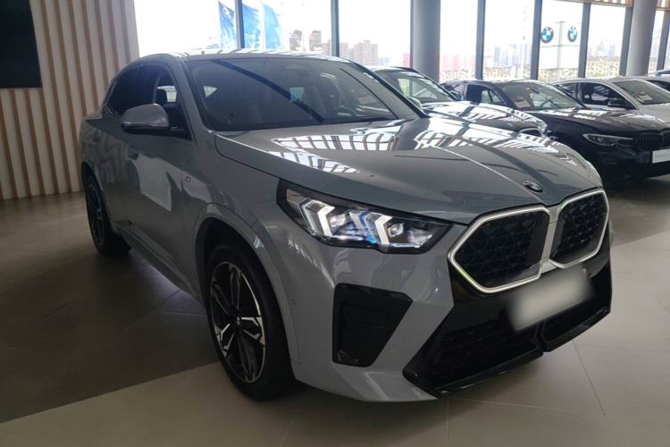 Used BMW X2 2024 sDrive25i M Sport Package Front Right 45 Deg