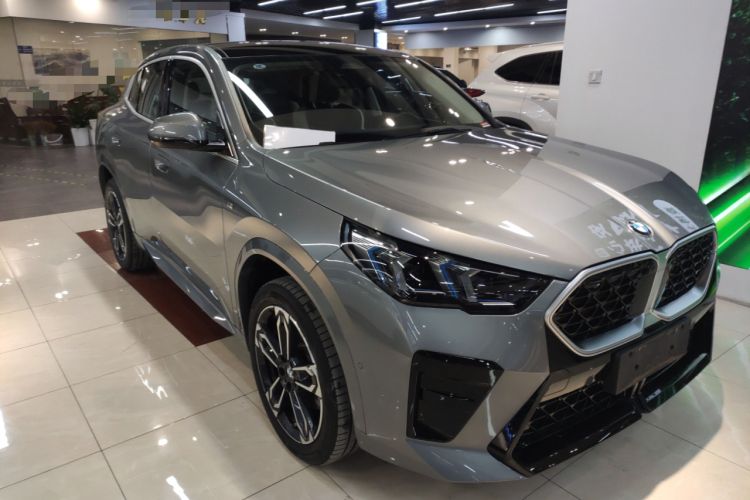 Used BMW X2 2024 sDrive25i M Sport Package Front Right 45 Deg