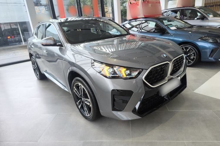 Used BMW X2 2024 sDrive25i M Sport Package Front Right 45 Deg