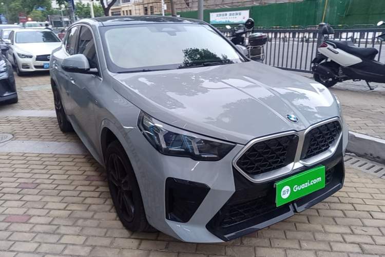 Used BMW X2 2024 sDrive25i M Sport Package Front Right 45 Deg
