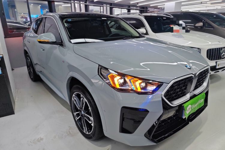 Used BMW X2 2024 sDrive25i M Sport Package Front Right 45 Deg