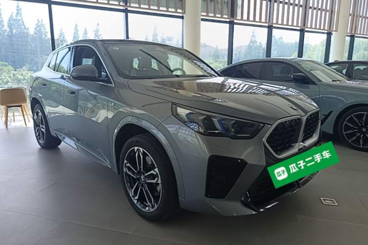 Used BMW X2 2024 sDrive25i M Sport Package Front Right 45 Deg