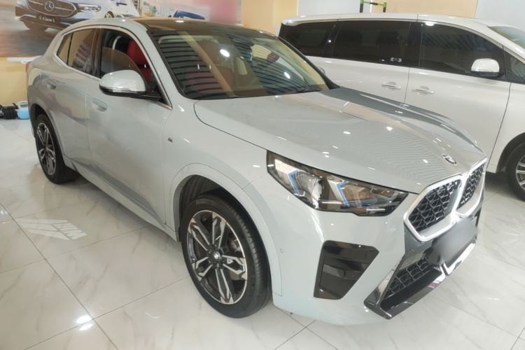 Used BMW X2 2024 sDrive25i M Sport Package Front Right 45 Deg