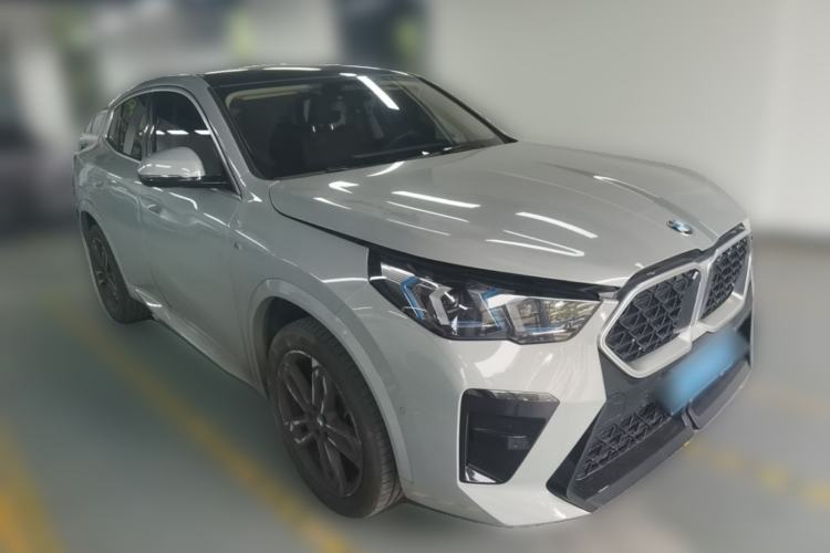 Used BMW X2 2024 sDrive25i M Sport Package Front Right 45 Deg