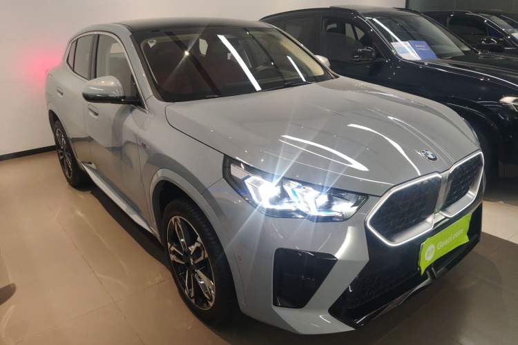 Used BMW X2 2024 sDrive25i M Sport Package Front Right 45 Deg