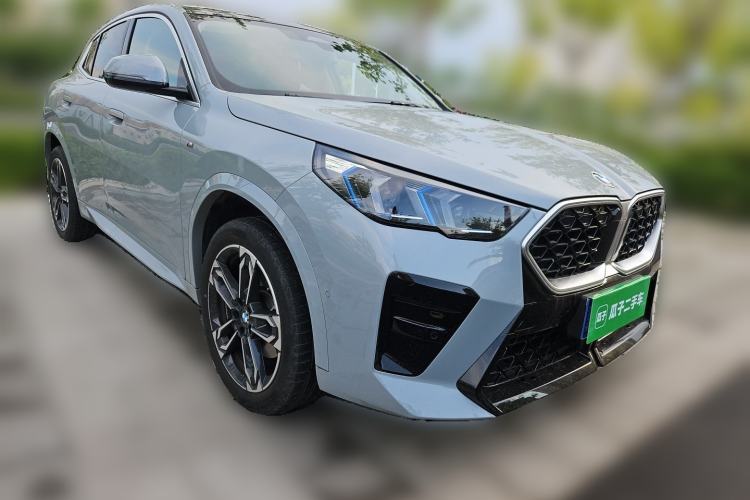 Used BMW X2 2024 sDrive25i M Sport Package Front Right 45 Deg