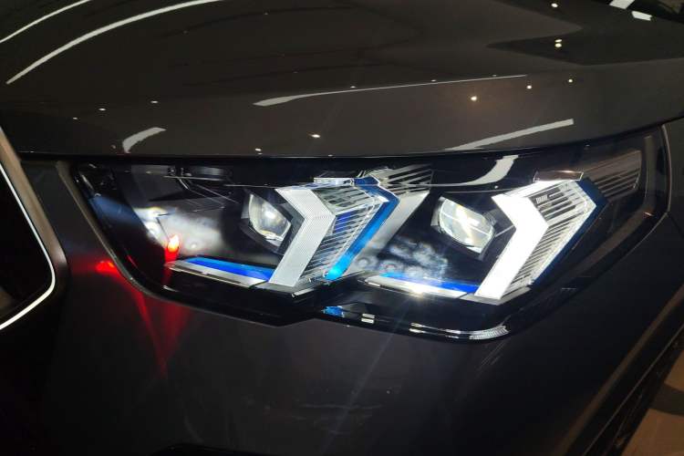 Used BMW X2 2024 sDrive25i M Sport Package Left Front Headlight