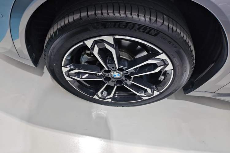 Used BMW X2 2024 sDrive25i M Sport Package Left Front Wheel Hub