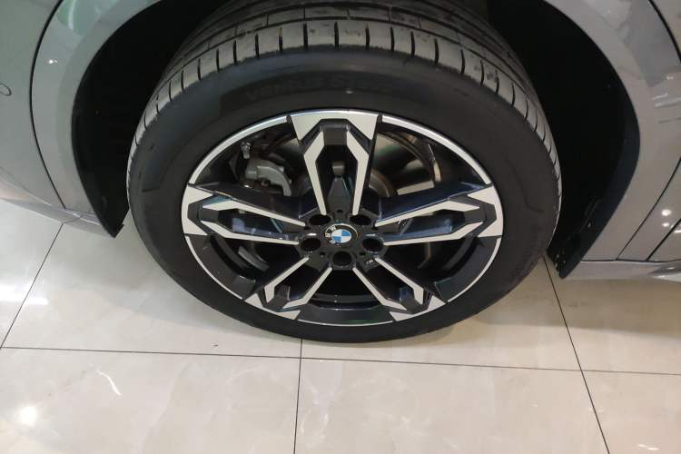 Used BMW X2 2024 sDrive25i M Sport Package Left Front Wheel Hub