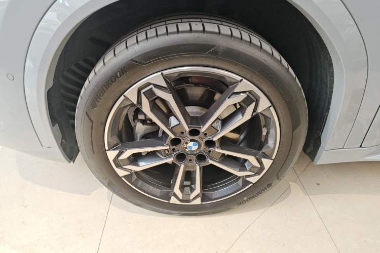 Used BMW X2 2024 sDrive25i M Sport Package Left Front Wheel Hub