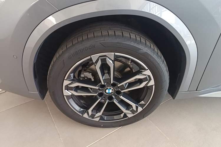 Used BMW X2 2024 sDrive25i M Sport Package Left Front Wheel Hub