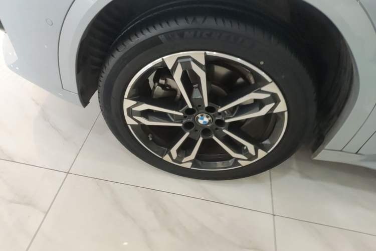 Used BMW X2 2024 sDrive25i M Sport Package Left Front Wheel Hub