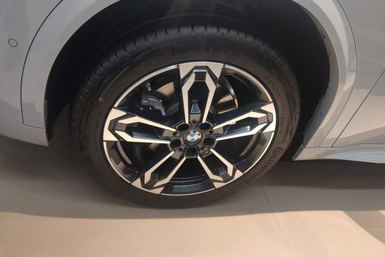 Used BMW X2 2024 sDrive25i M Sport Package Left Front Wheel Hub
