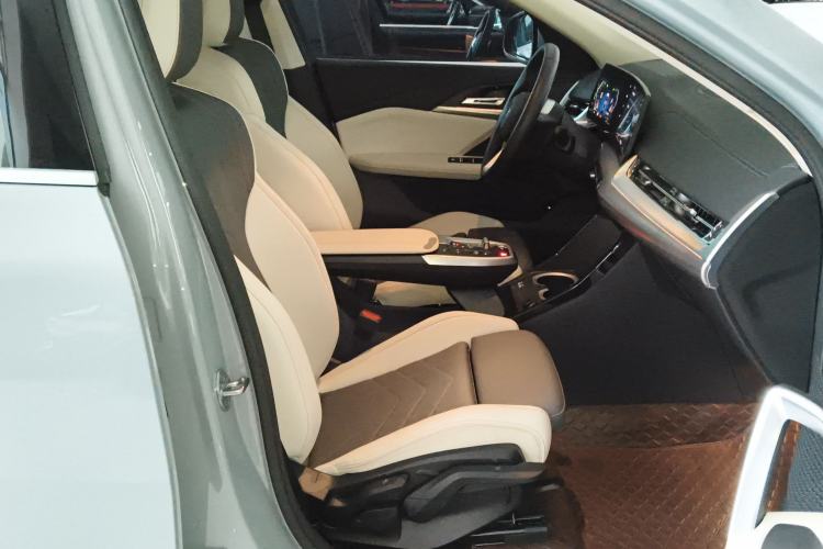 Used BMW X2 2024 sDrive25i M Sport Package Right Front Seat