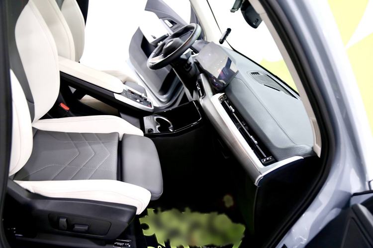 Used BMW X2 2024 sDrive25i M Sport Package Right Front Seat