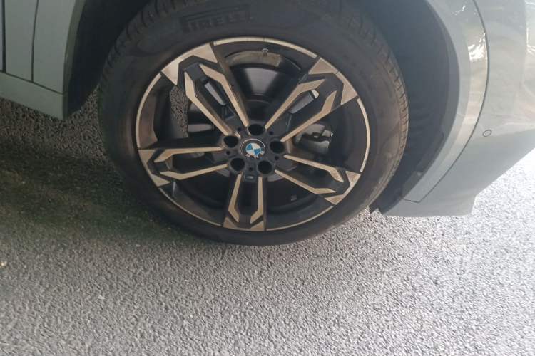 Used BMW X2 2024 xDrive25i M Sport Night Edition package Right Front Wheel Hub