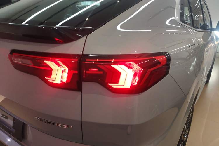 Used BMW X2 2024 sDrive25i M Sport Package Right Rear Taillight