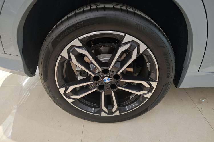 Used BMW X2 2024 sDrive25i M Sport Package Right Rear Wheel Hub