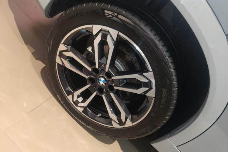 Used BMW X2 2024 sDrive25i M Sport Package Right Rear Wheel Hub