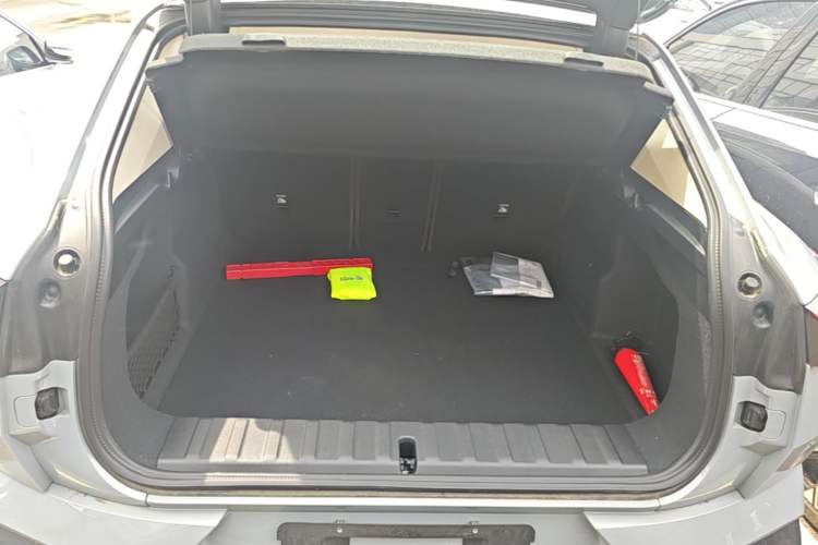 Used BMW X2 2024 sDrive25i M Sport Package Trunk