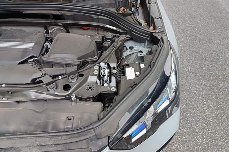 Used BMW X2 2024 sDrive25i M Sport Package Engine Bay Left