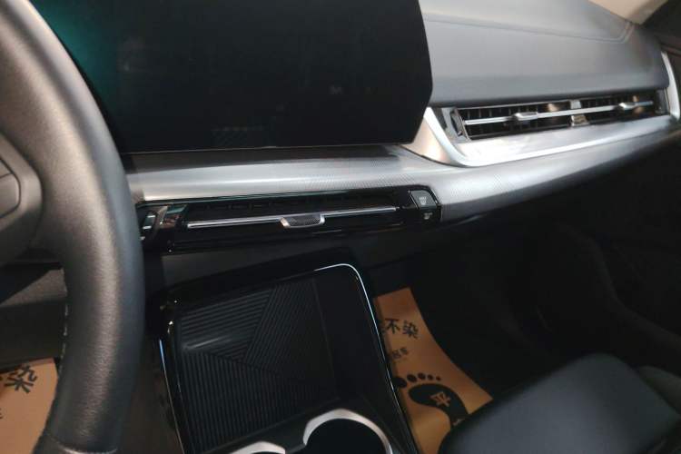 Used BMW X2 2024 sDrive25i M Sport Package Audio And AC Panel