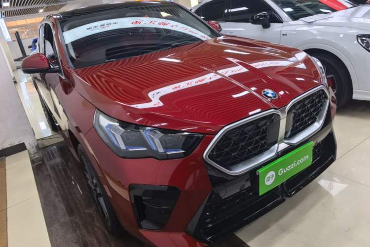 Used BMW X2 2024 sDrive25i M Sport Package Front Right 45 Deg