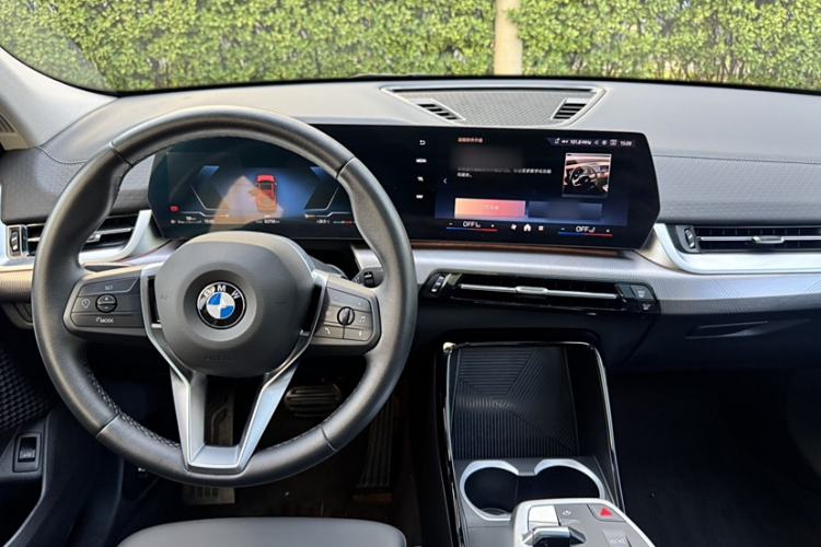 Used BMW X2 2024 sDrive25i M Sport Package Interior 4