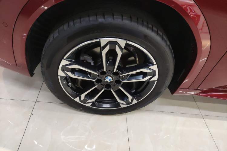 Used BMW X2 2024 sDrive25i M Sport Package Left Front Wheel Hub