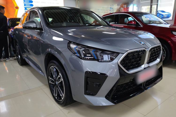 Used BMW X2 2024 sDrive25i M Sport Package Front Right 45 Deg