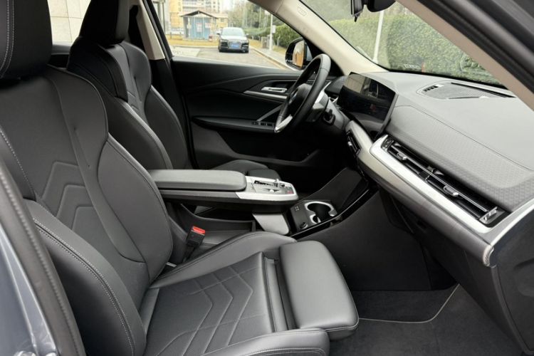 Used BMW X2 2024 sDrive25i M Sport Package Interior 10