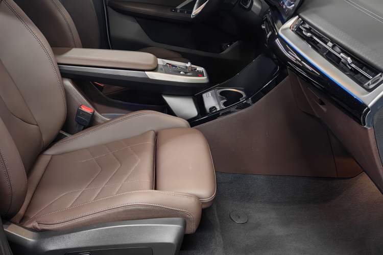 Used BMW X2 2024 sDrive25i M Sport Package Interior 11