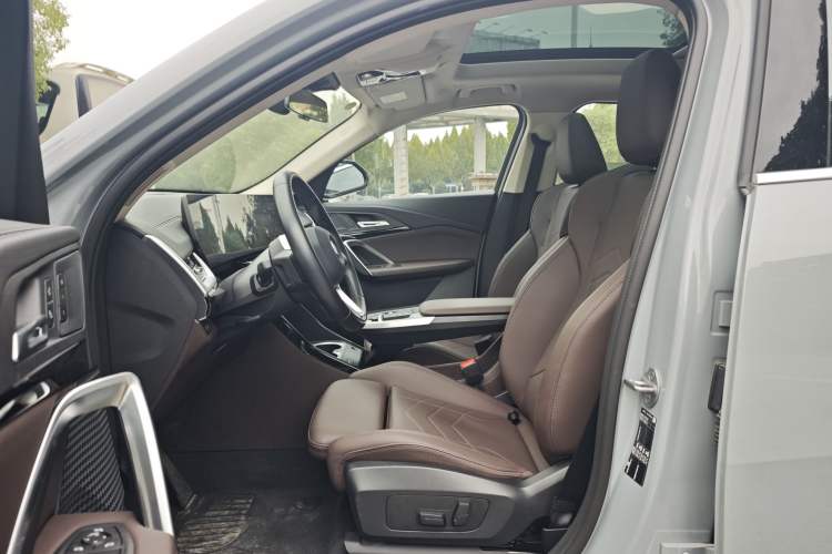 Used BMW X2 2024 sDrive25i M Sport Package Interior 4