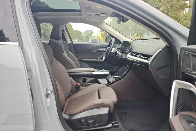 Used BMW X2 2024 sDrive25i M Sport Package Interior 8