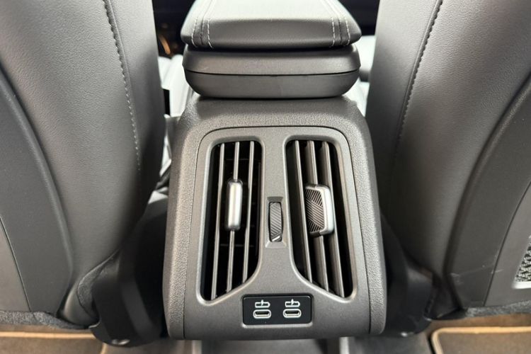 Used BMW X2 2024 sDrive25i M Sport Package Interior 9
