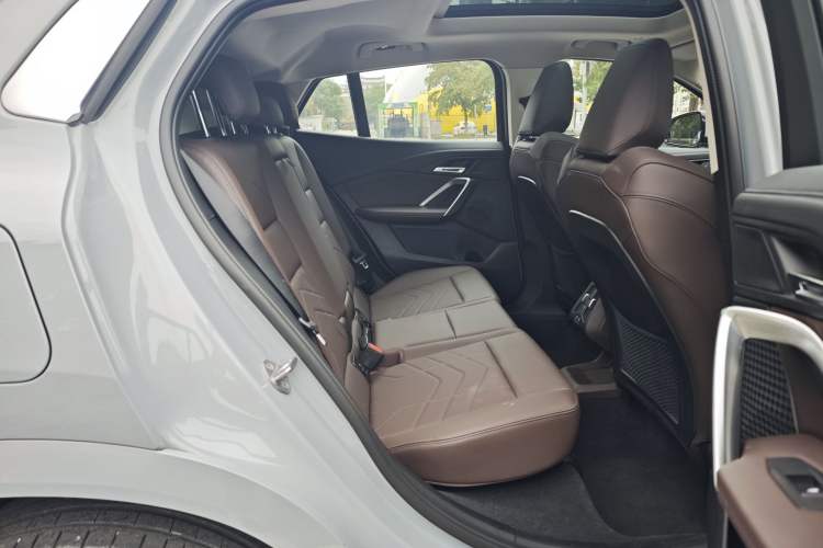 Used BMW X2 2024 sDrive25i M Sport Package Interior 9