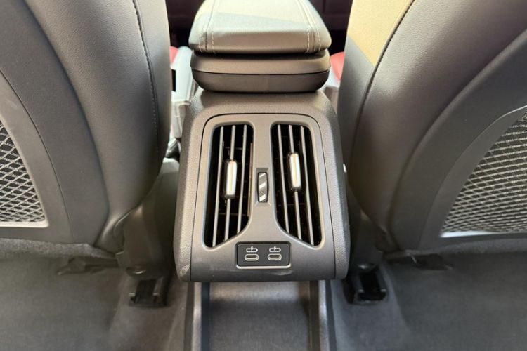 Used BMW X2 2024 sDrive25i M Sport Package Interior 9