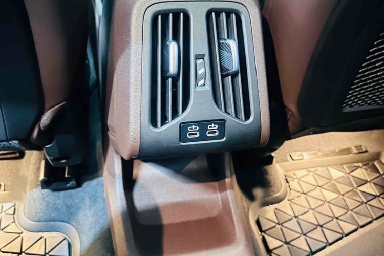 Used BMW X2 2024 sDrive25i M Sport Package Interior 9