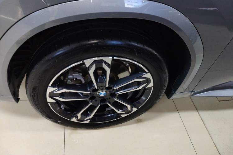 Used BMW X2 2024 sDrive25i M Sport Package Left Front Wheel Hub