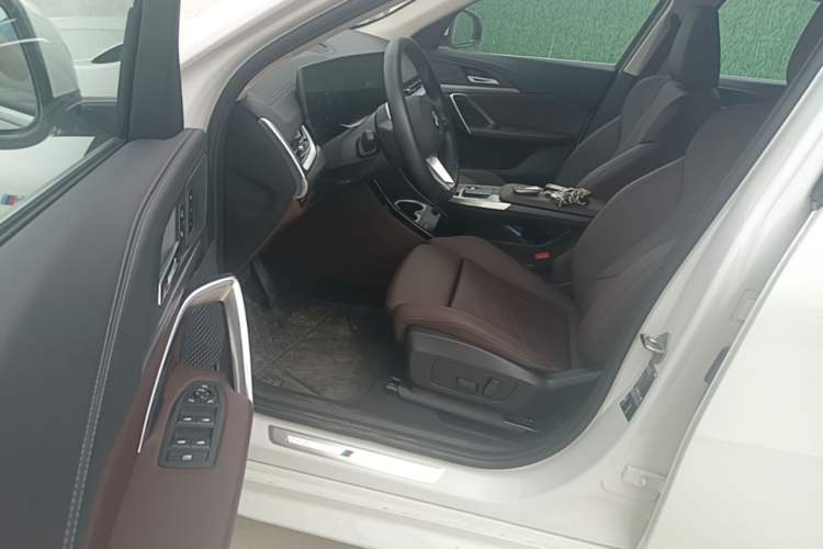Used BMW X2 2024 sDrive25i M Sport Package Driver Seat
