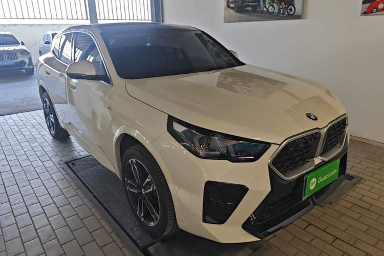 Used BMW X2 2024 sDrive25i M Sport Package Front Right 45 Deg