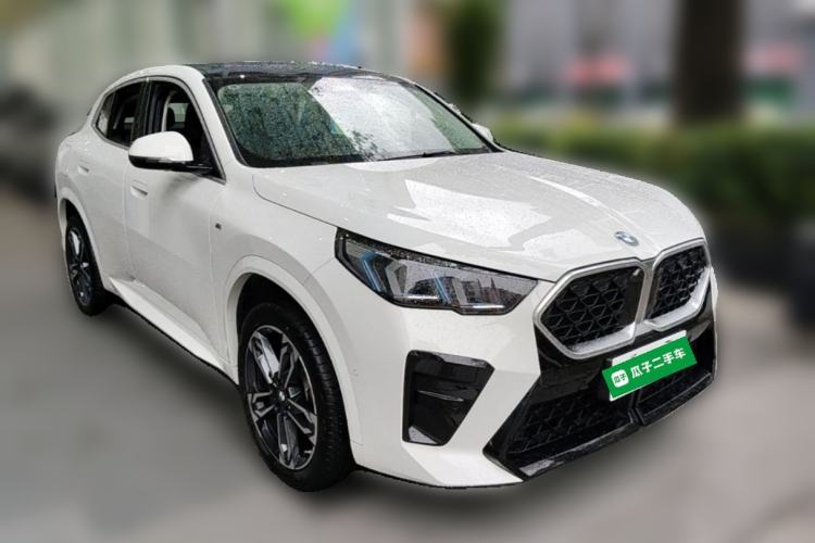 Used BMW X2 2024 sDrive25i M Sport Package Front Right 45 Deg