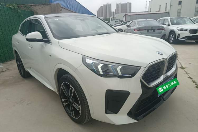 Used BMW X2 2024 sDrive25i M Sport Package Front Right 45 Deg